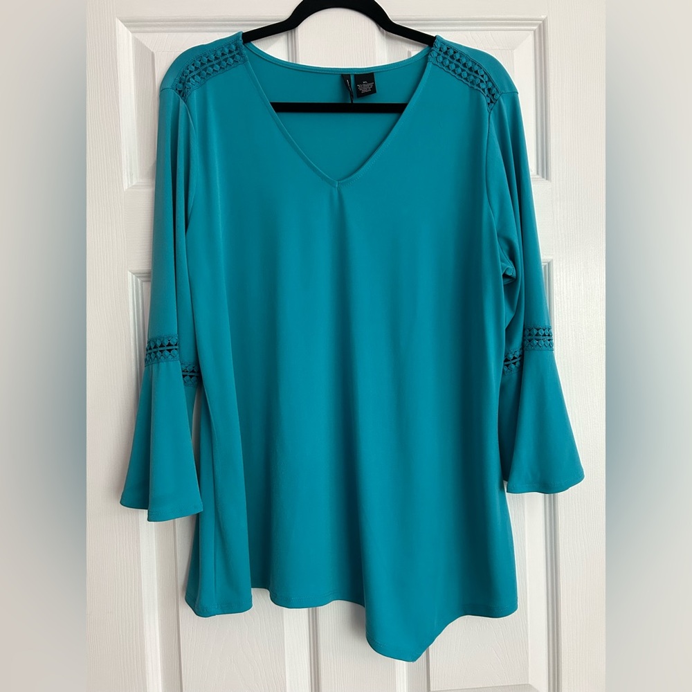 New Directions Blue Bell Sleeved Angeled Hem Blouse